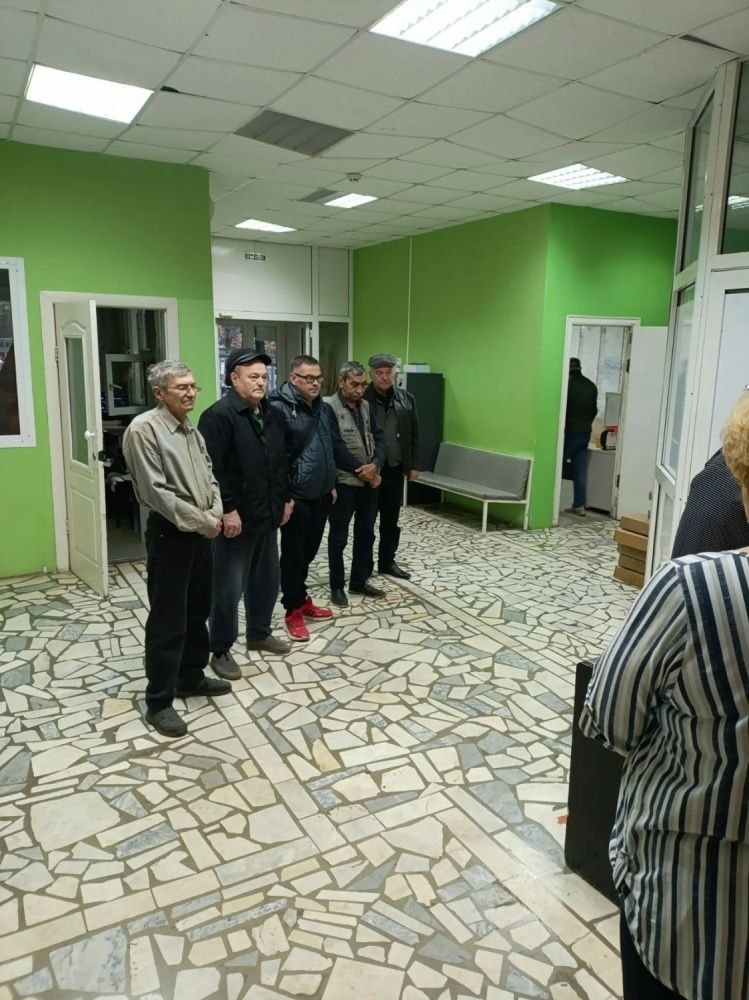 Сегодня мы поздравляли наших водителей с профессиональным праздником - Днём работников автомобильного транспорта!